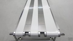 Gurtförderband KF30 mit 3-spurigem Lebensmittelgurt